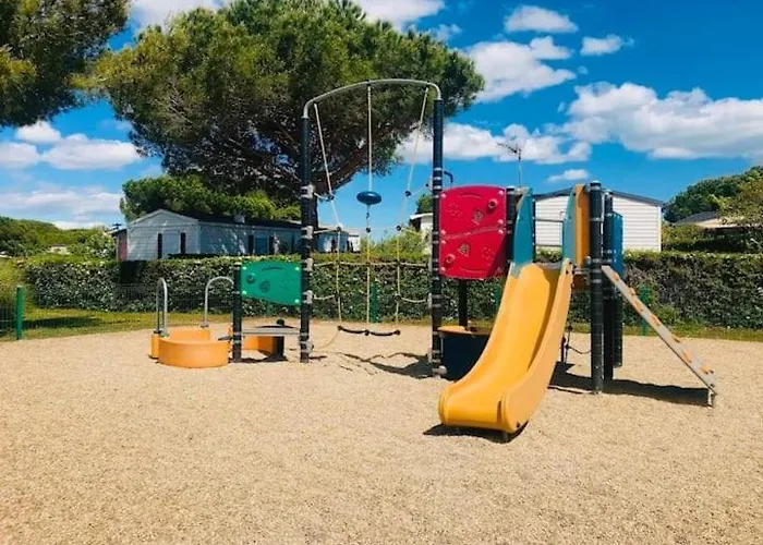 Mobil-home 6 Pers Neuf, Clim, Terrasse&piscines Chalet *